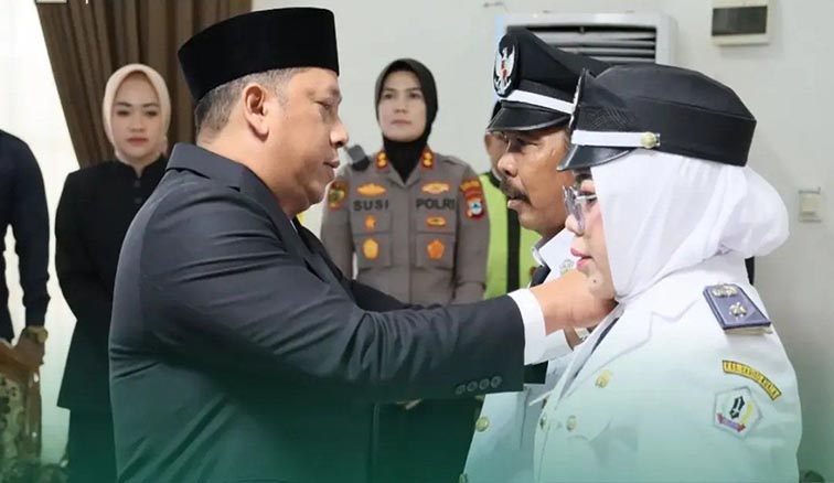 Bupati Tekankan Inovasi Kades Bangun Kemajuan Desa BUPATI Barito Kuala H Bahrul Ilmi melantik 37 Kepala Desa hasil Pilkades Serentak 2026.(foto:mb/ant)