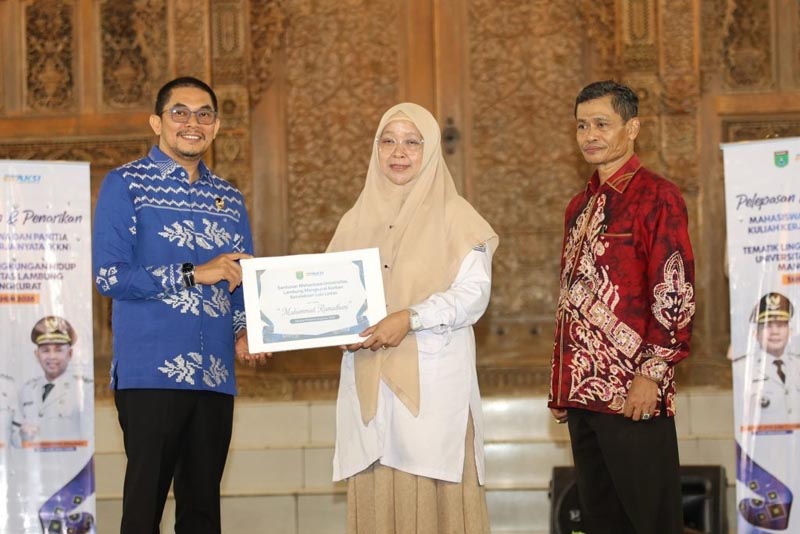Bupati Tanah Bumbu Apresiasi Kontribusi Mahasiswa ULM Dalam Program KKN TEMATIK-Penarikan peserta sekaligus ekspose Kuliah Kerja Nyata (KKN) Tematik Lingkungan Hidup Universitas Lambung Mangkurat (ULM) Tahun 2026 yang digelar di Joglo Merah Putih, Bandara Bersujud. (foto:mb/ist)
