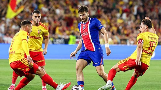 Ditaklukkan Lens, PSG Gagal Juara Piala Super Prancis Takluk - PSG takluk 0-1 dari Lens di final Piala Super Prancis 2026. (Getty Images/Catherine Steenkeste). (foto;mb/web)