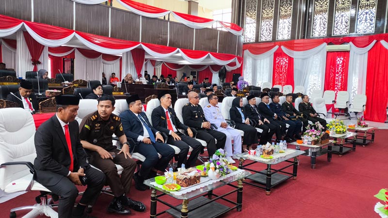 Pemkab Kotabaru Ikuti Pidato Kenegaraan Presiden Dalam Rangka HUT RI Ke 81 PIDATO KENEGARAAN-Sekretaris Daerah Kotabaru H. Eka Saprudin mengikuti acara mendengarkan Pidato Kenegaraan Presiden Republik Indonesia dalam rangka Memperingati HUT Ke-81 Kemerdekaan RI. Di Ruang Rapat Paripurna DPRD Kabupaten Kotabaru. (foto:mb/ebet)