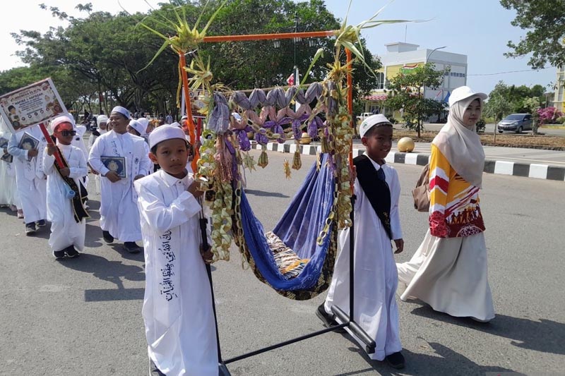 Pelajar Tapin tampilkan kreativitas di karnaval kemerdekaan KARNAVAL-Siswa Sekolah Dasar yang menampilkan kreativitasnya pada Karnaval Kemerdeaan di Rantau, Kabupaten Tapin, Sabtu (15/08/2026). (foto:mb/ant)
