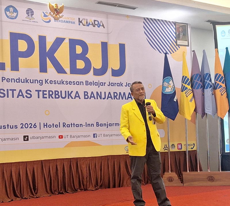 UT Banjarmasin Gelar LPKBJJ Bagi 3.910 Mahasiswa Baru Direktur Universitas Terbuka (UT) Banjarmasin, Ir. Mochamad Priono, M.Si saat UT Banjarmasin menyelenggarakan kegiatan Layanan Pendukung Kesuksesan Belajar Jarak Jauh (LPKBJJ) bagi mahasiswa baru masa registrasi 2026/2027 Ganjil. (foto:mb/Rds)
