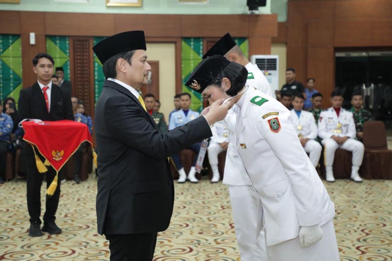Wagub Kalsel Tutup Pemusatan Diklat Paskibraka 2026 Wakil Gubernur (Wagub) Kalimantan Selatan, H Hasnuryadi Sulaiman saat melepas tanda peserta pemusatan pendidikan dan pelatihan Paskibraka Provinsi Kalsel tahun 2026