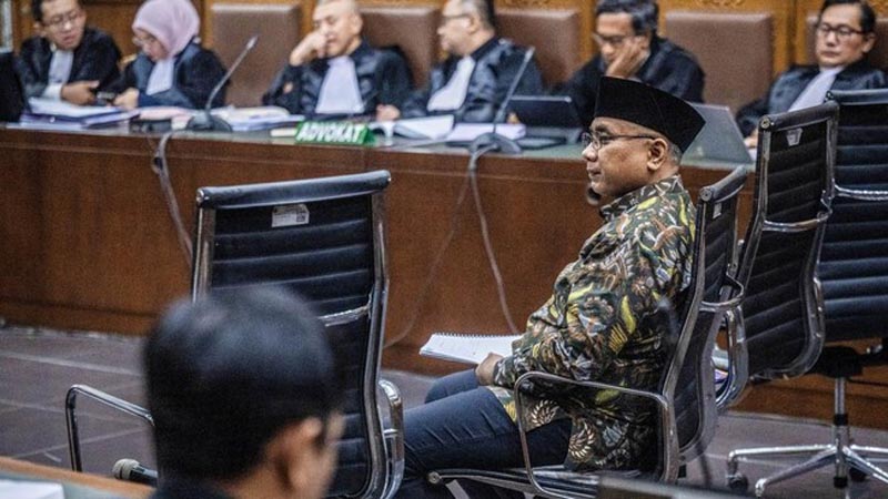 Yaqut Tantang KPK Buktikan Kerugian Negara Rp622 M EKS Menag Yaqut Cholil Qoumas saat mengikuti siding di Pengadilan Tipikor Jakarta Pusat, pada Selasa (18/8), Ia mengajukan eksepsi terkait kasus kuota haji.