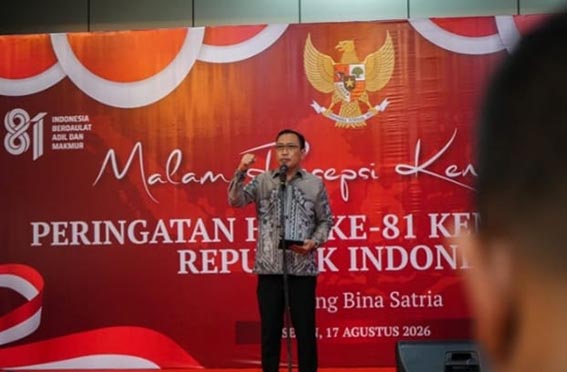 Pemko Gelar Malam Resepsi Kenegaraan RESEPSI KENEGARAAN - Sekda Kota Banjarbaru, Sirajoni saat menyampaikan sambutan saatacara Malam Resepsi Kenegaraan di Gedung Bina Satria Banjarbaru. (foto:mb/ist)