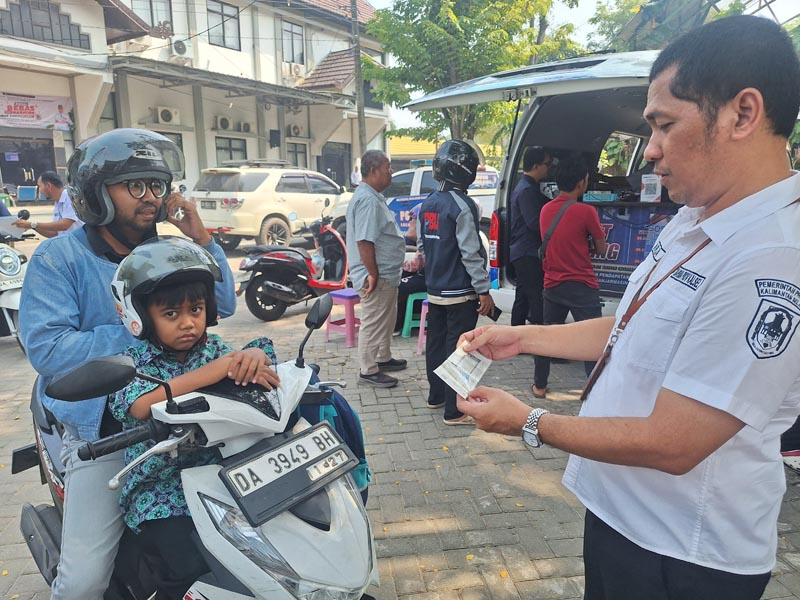 UPPD Samsat I Sosialisasi Pemutihan PKB Bagi Masyarakat Kepala UPPD Banjarmasin I, M. Mirza Luffillah, S.E., M.M. saat sosialisasi terkait program pemutihan pajak kendaraan bermotor. (foto;mb/rds)