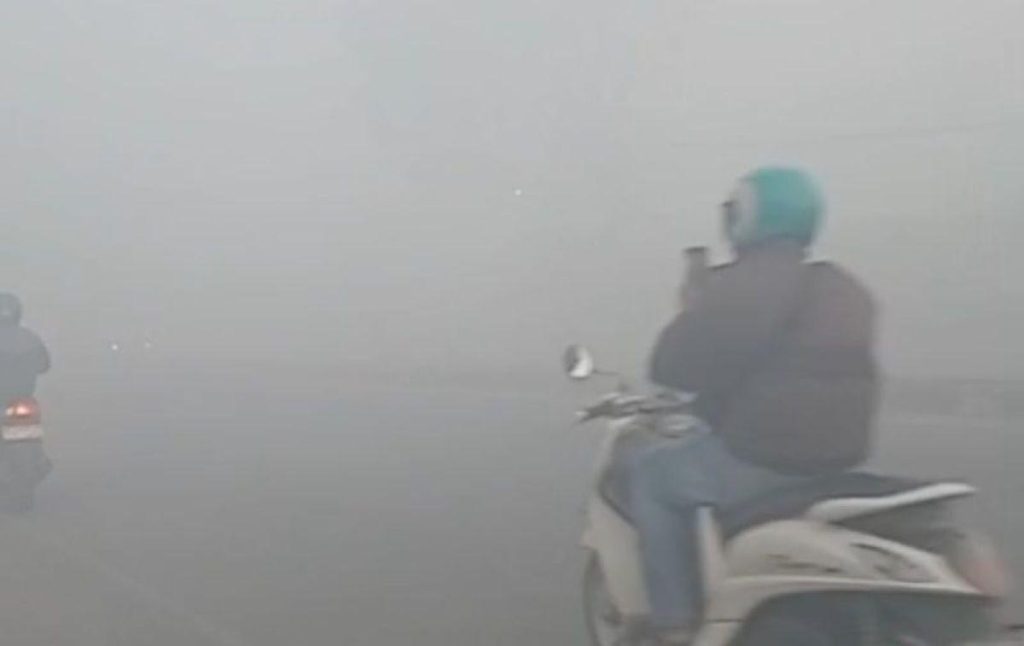 Kabut Asap ‘Merembes’ ke Kota Seribu Sungai KONDISI kabut asap di Kecamatan Gambut, Kabupaten Banjar, yang berbatasan dengan Kota Banjarmasin, Rabu (19/8) pagi.(foto:mb/ant)