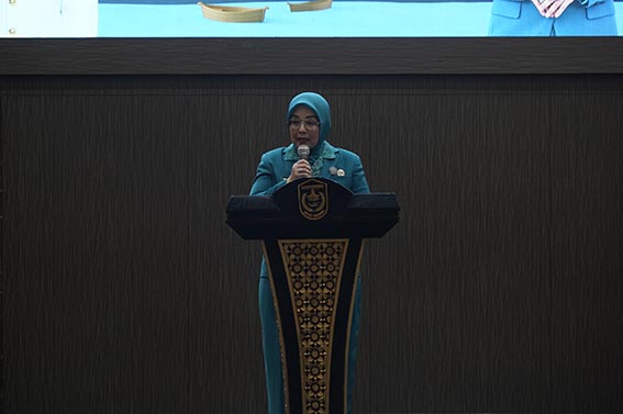 Bunda PAUD Dorong Wajib Belajar 1 Tahun Prasekolah BUNDA PAUD Kota Banjarmasin Neli Listriani saat memberikan sambutan pada peringatan Hari Kesatuan Gerak (HKG) PKK ke-54 Tahun 2026 di Aula Kayuh Baimbai, Rabu (19/8).(foto:mb/ist)