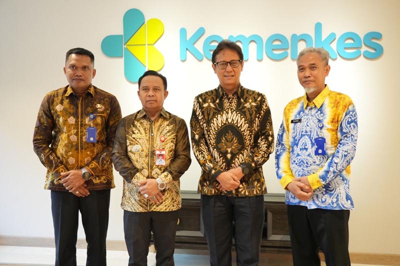 Bupati Tapin Usulkan Bantuan DAK Untuk Penguatan Layanan Kesehatan MESKES-Bupati Tapin H. Yamani bersama jajaran Dinas Kesehatan dan RSUD Datu Sanggul Rantau menemui Menteri Kesehatan RI Budi Gunadi Sadikin di Jakarta, Jumat (14/08/2026). (foto:mb/ant)