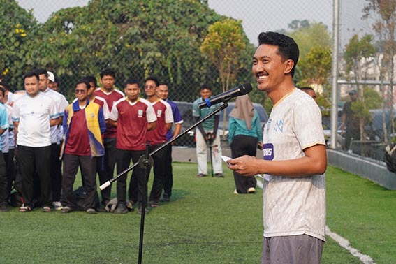 Bupati Resmikan Festival Mini Soccer BUPATI Banjar H Saidi Mansyur memberikan sambutan saat membuka Festival Mini Soccer Antar-SKPD dan BUMD lingkup Pemerintah Kabupaten Banjar 2026.(foto:mb/ist)