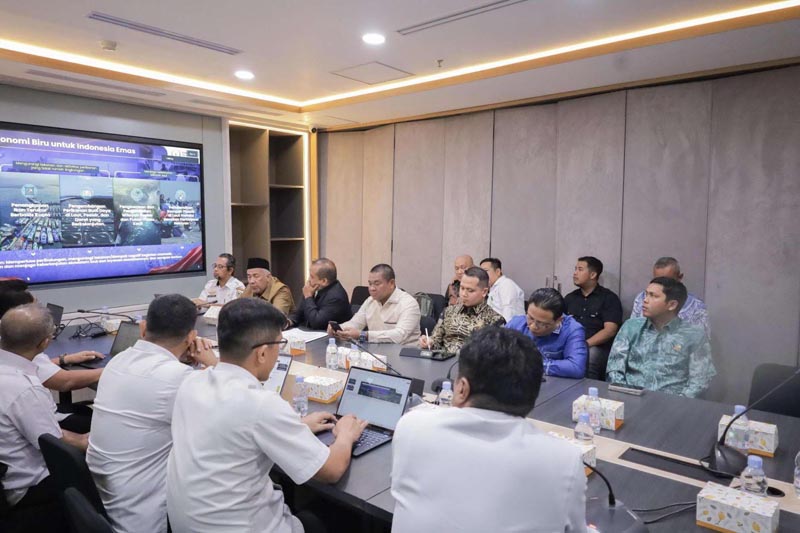 Komisi II Tegaskan Dukungan Penuh ke KKP Sekretaris Komisi II, H. Jahrian, rombongan wakil rakyat Provinsi Kalimantan Selatan yang turut didampingi oleh Dinas Kelautan dan Perikanan setempat bertolak langsung ke pusat untuk menyambangi Kementerian Kelautan dan Perikanan (KKP) di Jakarta. (foto:mb/ist)
