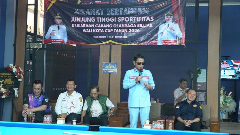 96 Peserta Ramaikan Banjarmasin Billiard Wali Kota Cup Wali Kota Banjarmasin H Muhammad Yamin HR, saat Kejuaraan Cabang Olahraga (Cabor) Billiard Wali Kota Cup Tahun 2026 di Stars Billiard Banjarmasin. (foto:mb/ist)