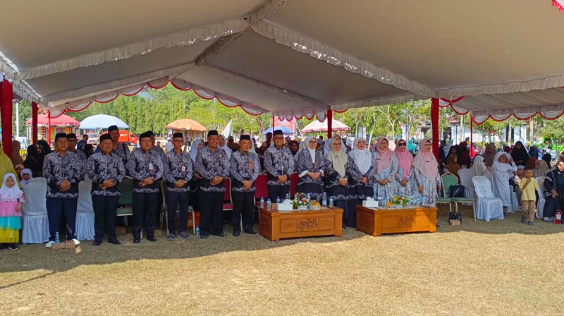 Bupati Buka Festival Anak Saleh Indonesia ke-XIV Bupati Tabalong, H Muhammad Noor Rifani Beserta Jajaran Pada Acara FASI ke-XIV.(foto:mb/yan)