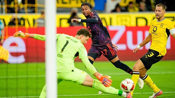 Menang 2-1 atas Dortmund, Bayern Juara Piala Super Jerman Mencetak Gol - Michael Olise dari Bayern Muenchen mencetak gol kedua tim dalam pertandingan Franz Beckenbauer Supercup antara Borussia Dortmund dan FC Bayern Muenchen di Signal Iduna Park pada 22 Agustus 2026 di Dortmund, Jerman.(foto:mb/web)