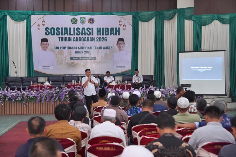 Wabup Balangan Ingatkan Penerima Hibah Kelola Bantuan Sesuai Peruntukan SOSIALISASI-: Penyampaian materi tata kelola hibah daerah dari Kejaksaan Negeri Balangan, dalam acara sosialisasi hibah tahun anggaran 2026 di Gedung Sanggam, Paringin, Senin (24/8/2026). (foto:mb/ist)