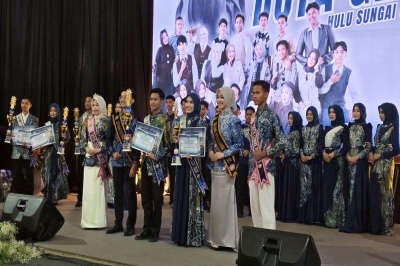 Ihsanul Amin dan Putri Amalia raih Juara I Duta Genre HSU 2026 DUTA GENRE-Ihsanul Amin dan Putri Amalia raih Juara I Duta Genre HSU 2026, Kabupaten Hulu Sungai Utara (HSU), Kalimantan Selatan, pada Senin (24/8/2026). (ANIhsanul Amin dan Putri Amalia meraih Juara I Duta Generasi Berencana (Genre) di Aula Idham Chalid, Kota Amuntai. (foto:mb/ant)