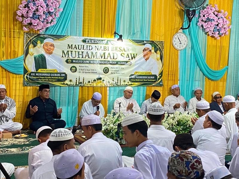 Bupati Jani Haidiri Maulid Nabi di Mesjid Jami Besar Pendulangan MAULID-Bupati HSU Sahrujani menghadiri acara maulid Nabi Muhammad Saw di mesjid Jami’ Besar Pandulangan (Alabio), Kecamatan Sungai Pandan. (foto:mb/yusuf)
