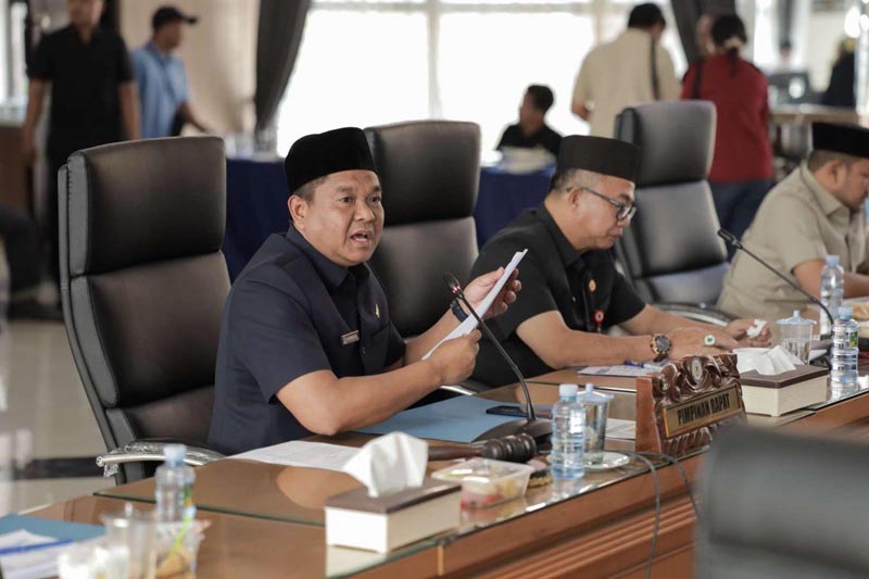 Banggar Kalsel Tekankan Program yang Berpihak kepada Masyarakat Wakil Ketua DPRD Provinsi Kalimantan Selatan, H. Kartoyo dan Ketua TAPD Provinsi Kalimantan Selatan, H. M. Syarifuddin. (foto:mb/ist)