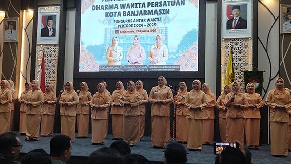 DWP Kota Dampingi Pelajar dan Dorong Peningkatan UMKM KETUA dan Pengurus DWP Kota Banjarmasin periode 2024-2029 saat dikukuhkan di Balaikota Banjarmasin, Kamis (27/8).(foto:mb/ist)