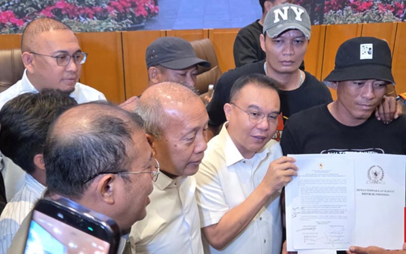 DPR Janji RUU Perampasan Aset Rampung 15 Desember TIGA pimpinan DPR meneken pernyataan siap mundur jika RUU Perampasan Aset tak selesai hingga 15 Desember 2026.
