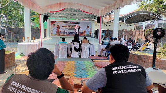 Kejar Rekor MURI, 1.200 Pelajar Ikut Lomba Bapandung SALAH satu peserta, Zihan dengan semangat ikut bapandung yang digelar Disdik Banjarmasin.(foto:mb/ist)