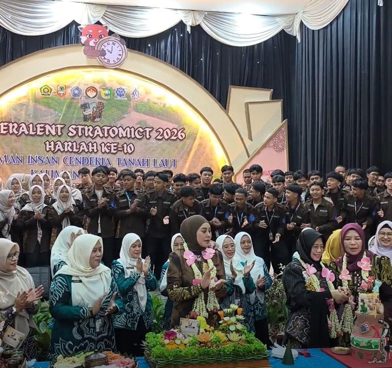 Ketua TP PKK Tala Hadiri Hari Lahir ke-10 MAN Insan Cendekia Ketua Tim Penggerak PKK Kabupaten Tanah Laut (Tala), Hj Dian Rahmat Trianto dalam kegiatan Hari Lahir ke-10 MAN Insan Cendekia.