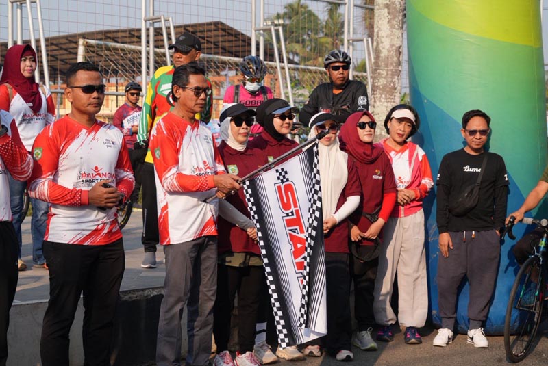 Balangan Fun Bike 2026 Meriah, Wabup Akhmad Fauzi Ajak Masyarakat Budayakan Hidup Sehat FUB BIKE-Pelepasan peserta Balangan Fun Bike oleh Wakil Bupati Balangan, Akhmad Fauzi. (foto:mb/ida)