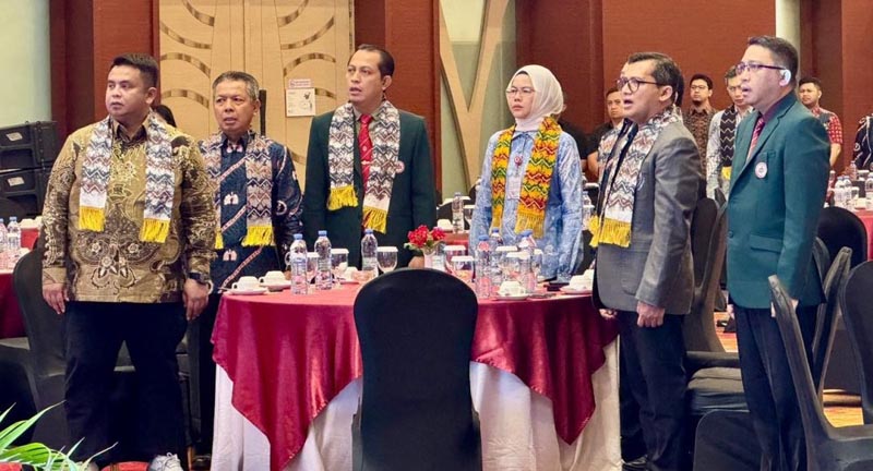 Gubernur Ajak Dokter Spesialis Anastesi dan Terapi Jadi Mitra Asisten Bidang Pemerintahan dan Kesra Setdaprov Kalsel, Hj Galuh Tantri Narindra saat menghadiri pelantikan pengurus cabang Persatuan Dokter Spesialis Anestesiologi dan Terai Intensif (Perdatin) Provinsi Kalsel periode 2025-2028