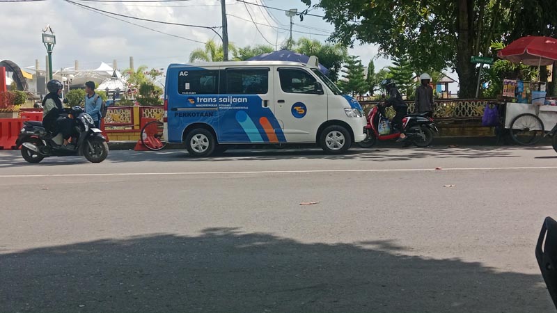 Trans Saijaan Resmi Beroperasi, Layani 7 Koridor di Kotabaru ANGKUTAN-Pemerintah Kabupaten Kotabaru melalui Dinas Perhubungan resmi mengoperasikan layanan angkutan perkotaan Trans Saijaan. Uji coba operasional dimulai pada Sabtu, 1 Agustus 2026. (foto;mb/ebet)