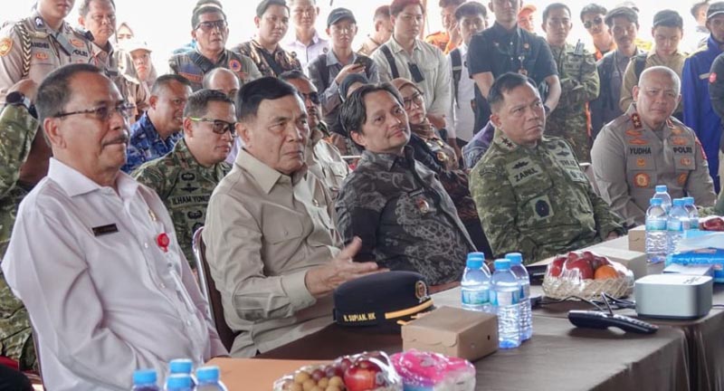 Wagub Dampingi Menko Polkam Tinjau Pos Pantau Kesiapsiagaan Karhutla WAKIL Gubernur Kalimantan Selatan, H Hasnuryadi Sulaiman mendampingi Menko Polkam Jenderal TNI (Purn) Djamari Chaniago saat meninjau Pos Pantau kesiapsiagaan kebakaran hutan dan lahan (Karhutla) Pengayuan Liang Anggang.