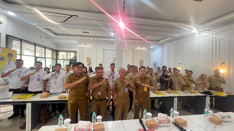 DKP Gelar Sosialisasi Keamanan Pangan Segar Tahun 2026 PANGAN SEGAR-Foto bersama pada kegiatan sosialisasi keamanan pangan segar tahun 2026 yang diselenggarakan Dinas Ketahanan Pangan kabupaten Tapin. (foto:mb/herman)