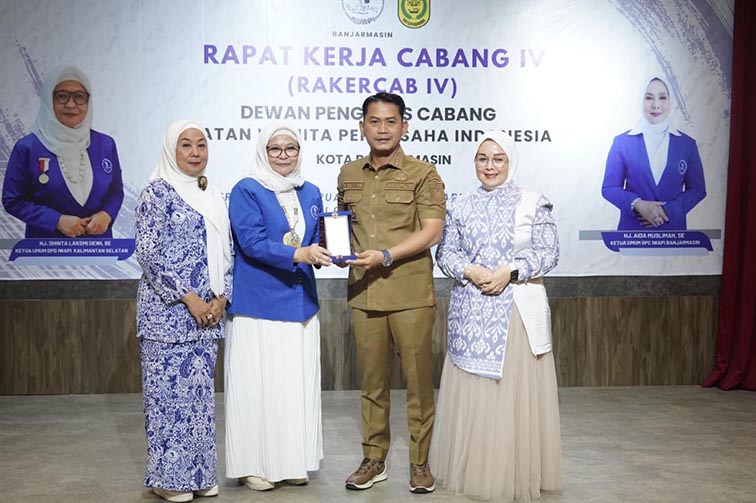 Yamin Dorong Perempuan Jadi Penggerak Ekonomi Wali Kota Banjarmasin, H. Muhammad Yamin HR, mendorong Ikatan Wanita Pengusaha Indonesia (IWAPI) Kota Banjarmasin.. (foto:mb/ist)