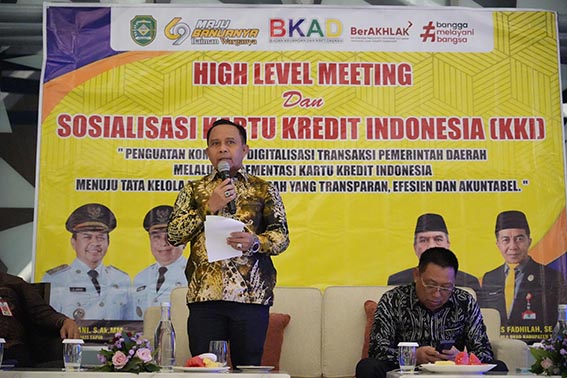 Bupati Tapin Buka Kegiatan Sosialisasi SOSIALISASI-Bupati Tapin H Yamani saat membuka kegiatan sosialisasi KKI bersama jajaran pejabat Pemkab Tapin.(Foto:mb/herman)