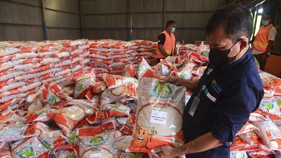 Bansos Beras 10 Kg Cair Mulai 17 Agustus (foto:mb/web)