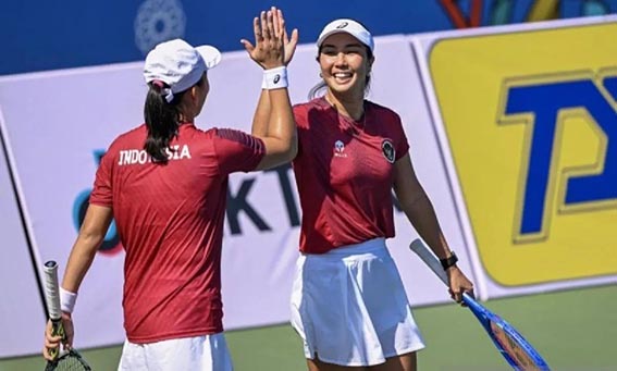 Aldila dan Janice di WTA 1000 Toronto dengan Partner Berbeda Petenis ganda putri Indonesia Janice Tjen (kiri) dan Aldila Sutjiadi (kanan).(Foto:mb/ Arsip/ant)