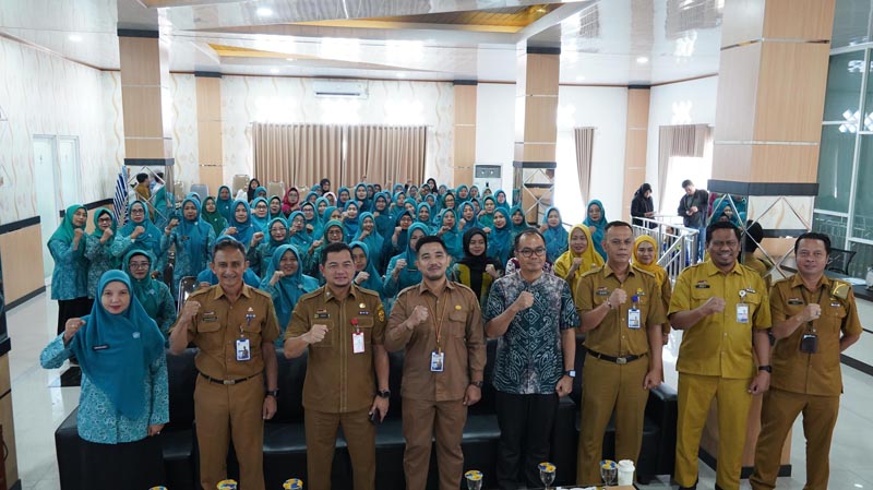 Anggota UP2K Banjarmasin Diajak Melek Digital Sekretaris Daerah (Sekda) Kota Banjarmasin, Ichrom Muftezar saat sambutan Pelatihan Peningkatan Kapasitas Anggota UP2K PKK se- kota Banjarmasin. (foto:mb/ist)