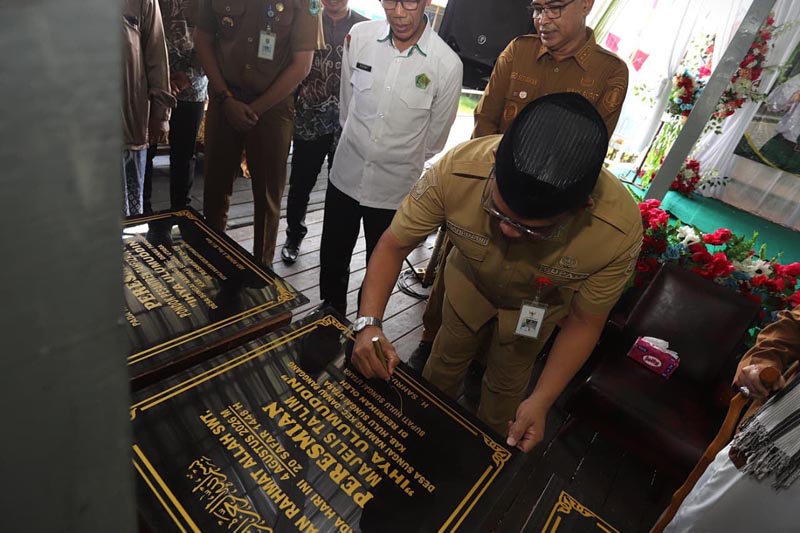 Bupati Sahrujani Resmikan Identitas Baru MI Ihya Ulumuddin, Dorong Pemerataan Mutu hingga Pelosok PEMERATAAN-Bupati H Sahrujani Resmikan Identitas Baru MI Ihya Ulumuddin, Dorong Pemerataan Mutu hingga Pelosok di Kecamatan Danau Panggang. (foto:mb/yusuf)