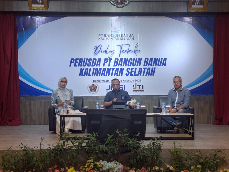 PT.Bangun Banua Memperkuat Transparansi Untuk Membangun Kepercayaan Publik Direktur Utama PT Bangun Banua H Afrizaldi SI, Kom dan Sekretaris PWI Kalsel Toto Fachrudin, M.M. Kom saat menjadi narasumber dialog terbuka. (foto:mb/rds)