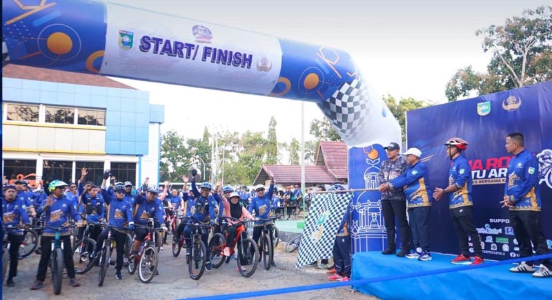 Dewan Korpri Tala Gelar Fun Bike 2026 Bupati Tanah Laut (Tala), H Rahmat Trianto bersama Wakil Bupati HM Zazuli saat melepas Fun Bike Dewan KORPRI.