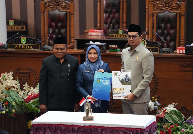 Perkuat Arah Pembangunan Tanah Bumbu Penandatanganan Nota Kesepakatan Perubahan Kebijakan Umum APBD (KUA) dan Perubahan Prioritas dan Plafon Anggaran Sementara (PPAS) Tahun Anggaran 2026 dalam Rapat Paripurna DPRD. (foto:mb/ist)