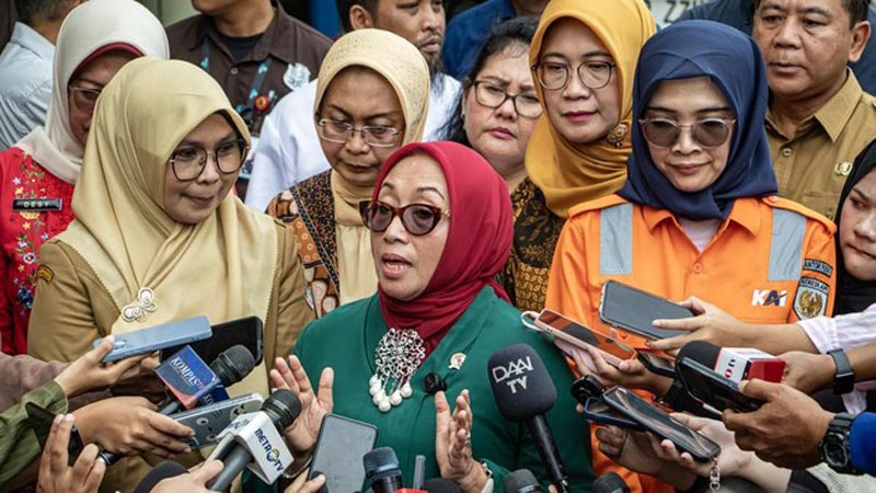 Menteri PPPA Prihatin Atas Temuan Senjata dan Narkoba di Sekolah Menteri PPPA Arifah Fauzi prihatin atas temuan ratusan senjata dan narkoba di sekolah swasta Jakarta.
