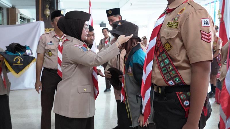 Neli Listriani Ramaikan Jambore Nasional XII Ketua Kwartir Cabang (Kwarcab) Gerakan Pramuka Kota Banjarmasin, Hj Neli Listriani Pelepasan Calon Peserta Jambore Nasional ke-12 Cibubur, Jakarta Timur, Kontingen Cabang Kota Banjarmasin tahun 2026. (foto:mb/ist)