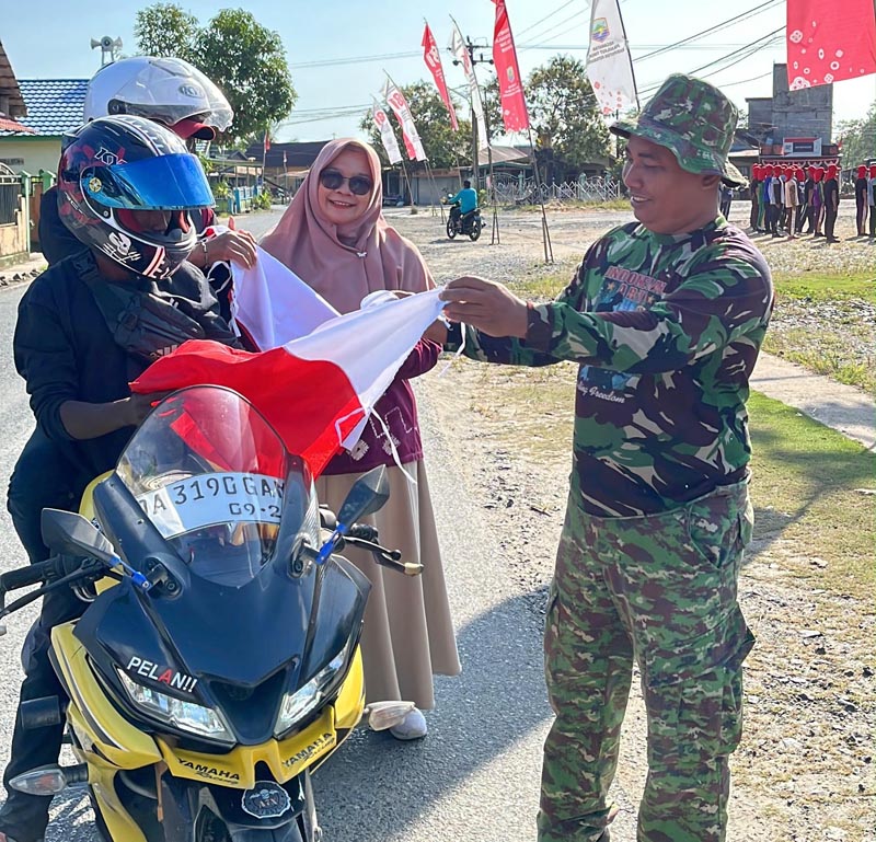 Bayar PBB-P2 Sebelum 31 Agustus agar Terhindar dari Denda BAGIKAN BENDERA-Kecamatan Pulau Laut Timur membagikan Bendera Merah Putih kepada masyarakat sebagai tindak lanjut Surat Edaran Pemerintah Kabupaten Kotabaru tentang Gerakan Pembagian Bendera Merah Putih Tahun 2026. (foto:mb/ebet)