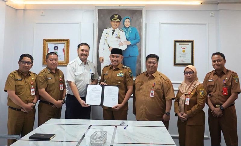 Pemkab Tala Komitmen Perkuat Layanan Sanitasi Bupati Tanah Laut (Tala), H Rahmat Trianto dalam kegiatan audiensi Kepala Balai Penataan Bangunan Prasarana Kawasan Kalimantan Selatan