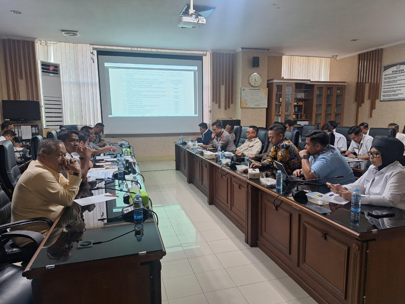 Pansus Minta Sistem Distribusi Daerah Tentang BBM Pansus Minta Sistem Distribusi Daerah Tentang BBM