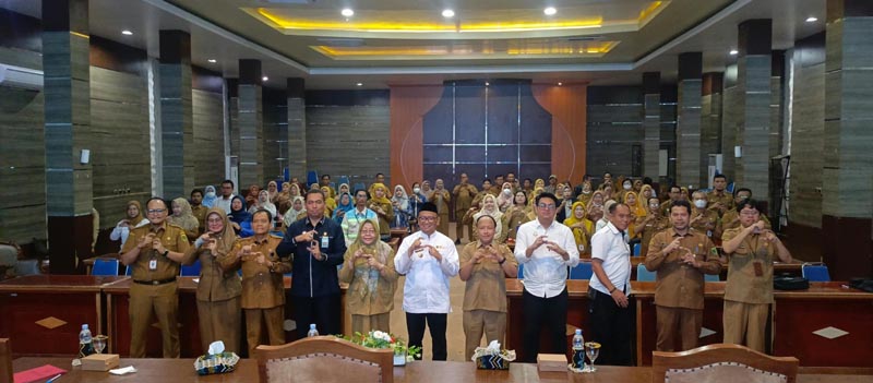 Dinas Sosial P3AP2KB Gelar Penguatan Gugus Tugas KLA Bupati Tabalong, H Muhammad Noor Rifani dan Jajaran Beserta Seluruh Peserta Penguatan Gugus Tugas KLA. (foto:mb/yan)