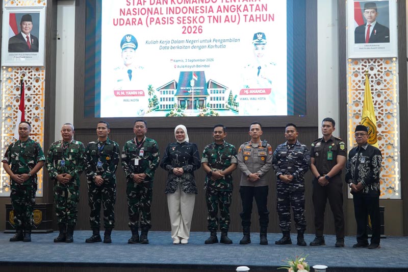 Pasis Sesko TNI-AU Lakukan Kajian Stategis dan Pengumpulan Data di Banjarmasin Wakil Wali Kota Banjarmasin, Hj Ananda,terima kunjungan kerja Perwira Siswa Sekolah Staf dan Komando Tentara Nasional Indonesia Angkatan Udara (Pasis Sesko TNI AU) angkatan ke-65. (foto;mb/ist)
