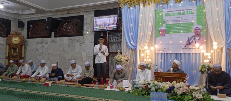 Asisten Pemerintahan dan Kesra Hadiri Maulid Nabi di Masjid YAMP Wardatus Sholihin Asisten Pemerintahan dan Kesra Setda Tabalong, H Abubakar Sidiq Saat Menyampaikan Sambutan. (foto;mb/yan)