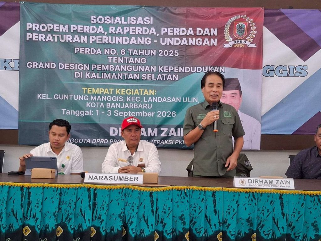 Anggota Komisi I DPRD Provinsi Kalimantan Selatan (Kalsel) Dirham Zain gaungkan Peraturan Daerah (Perda) Nomor 6 Tahun 2025 tentang Grand Design Pembangunan Kependudukan (GDPK) di Aula Kantor Kelurahan Guntung Manggis (Foto;mb/ist)