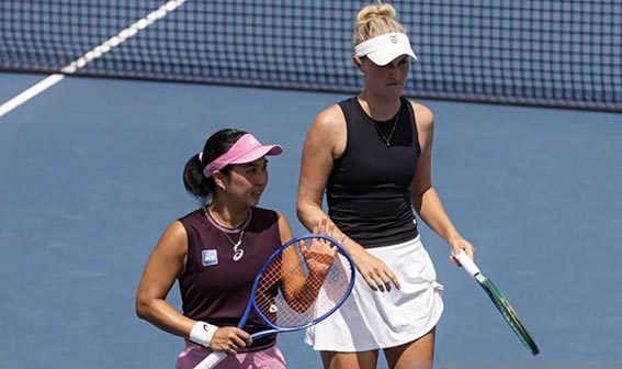 Aldila Sutjiadi / Erin Routliffe Melaju ke Perempat Final Ganda US Open Petenis Indonesia Aldila Sutjiadi (kiri) bersama petenis Selandia Baru Erin Routliffe (kanan).(foto:mb/web)